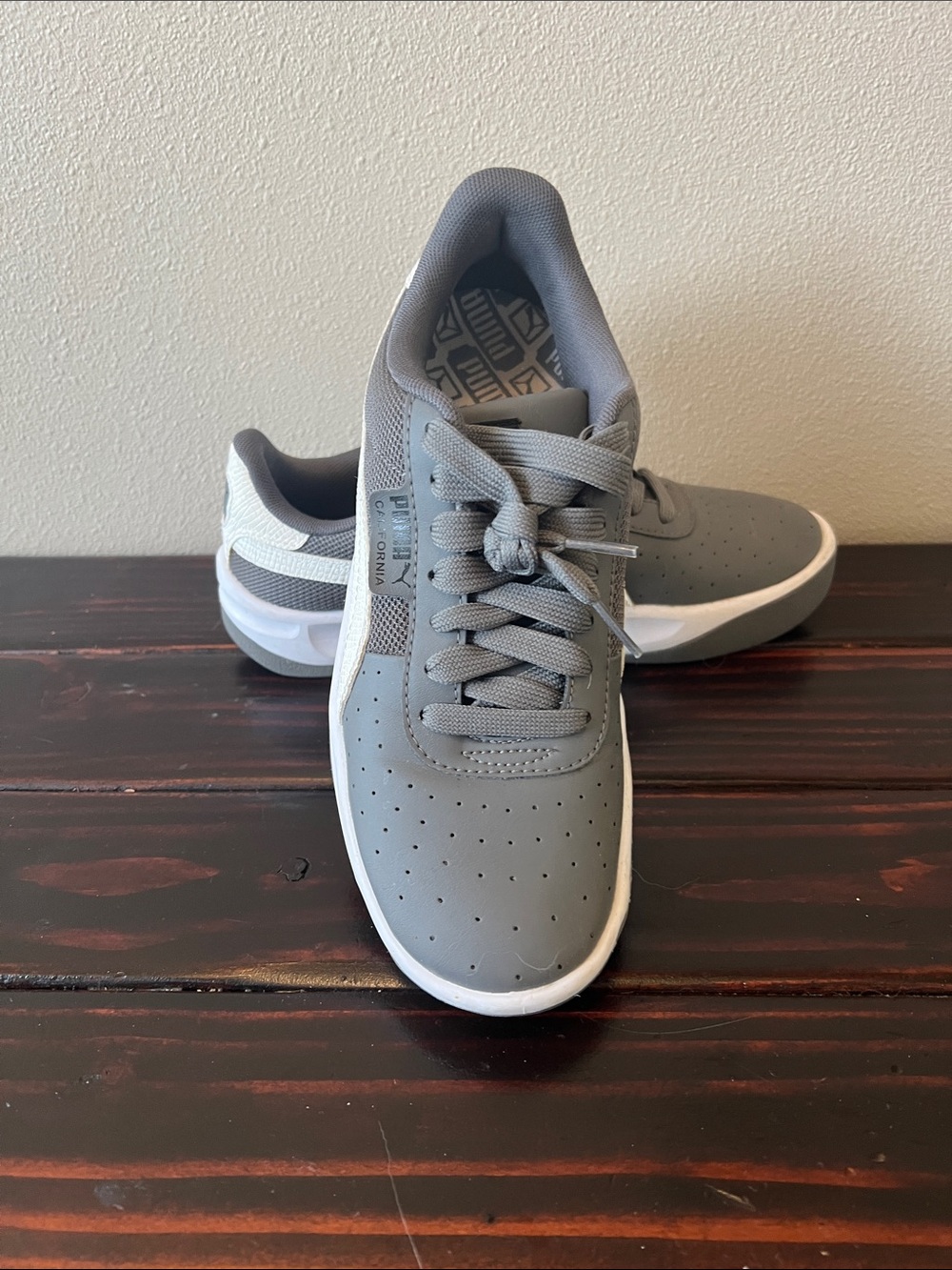 Puma Men's Gray and White Low-Top Sneakers